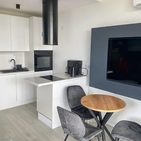 White Suite, 50 Meters To Beach, 10th Floor, Beautiful View, Baltic *